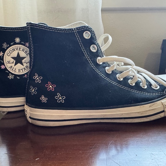 Converse Chuck Taylor All Star Black with Embroidered Flowers Size 9 Women's - Picture 1 of 13